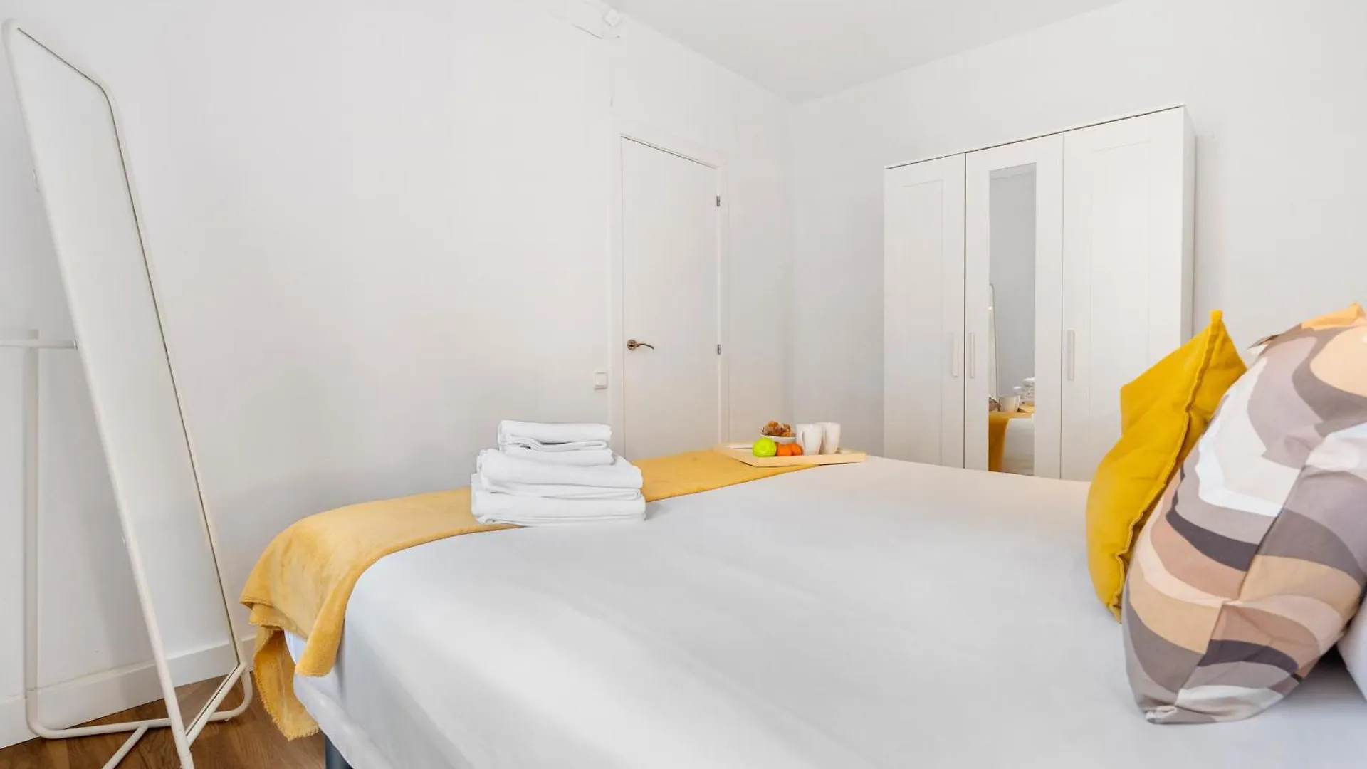 Lodging Apartments Liceu G2 Barcelona